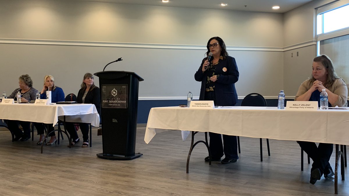 LindsayDMorey's tweet image. Great turnout for the #fortsask-Vegreville #AbElection2023 forum hosted by @FortSaskChamber. 
#shpk #strathco