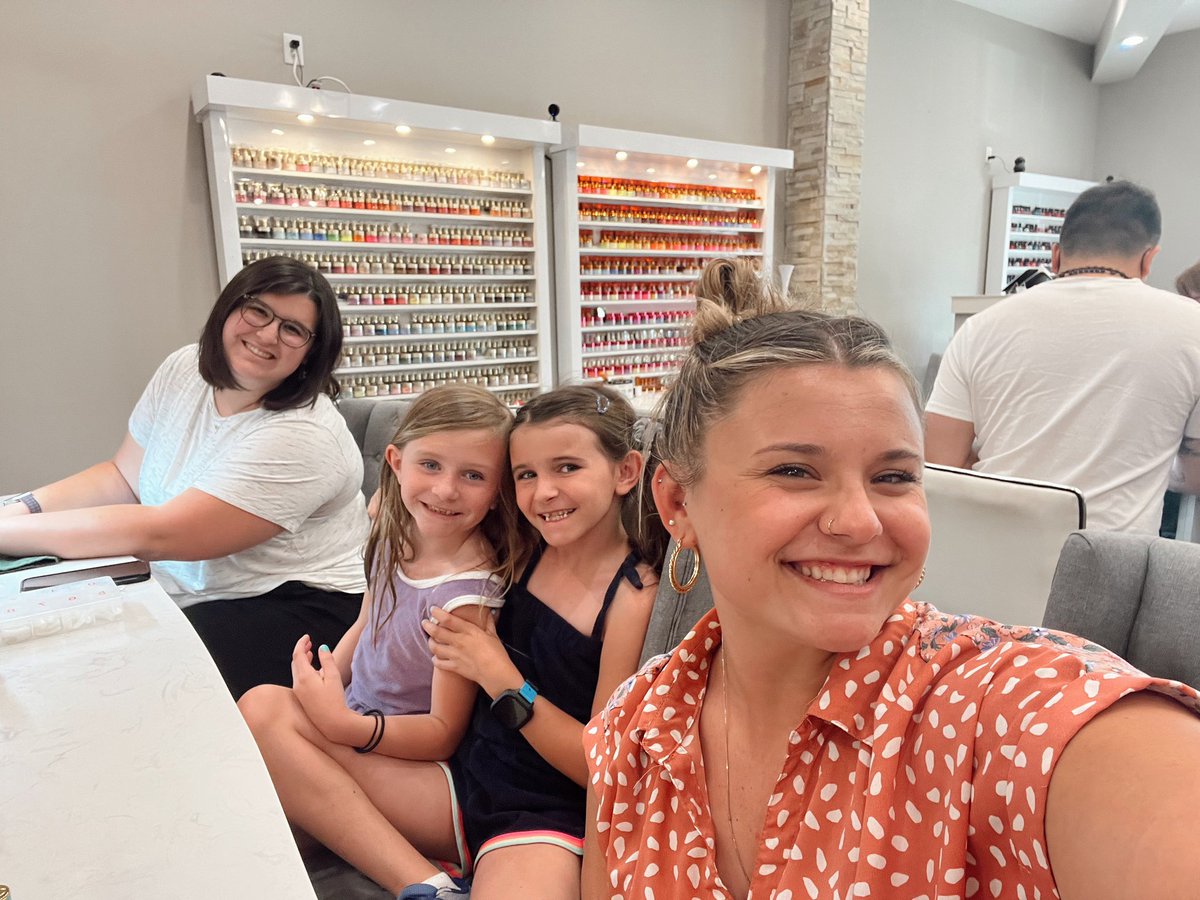Always a great time with these cuties!! Thanks so much <a href="/thatimay_teach/">Mrs. McQueary🌎</a> for letting me tag along on this fun girls trip💜 It was such a creative raffle idea! <a href="/cckl2019/">chelsea lawrence</a>