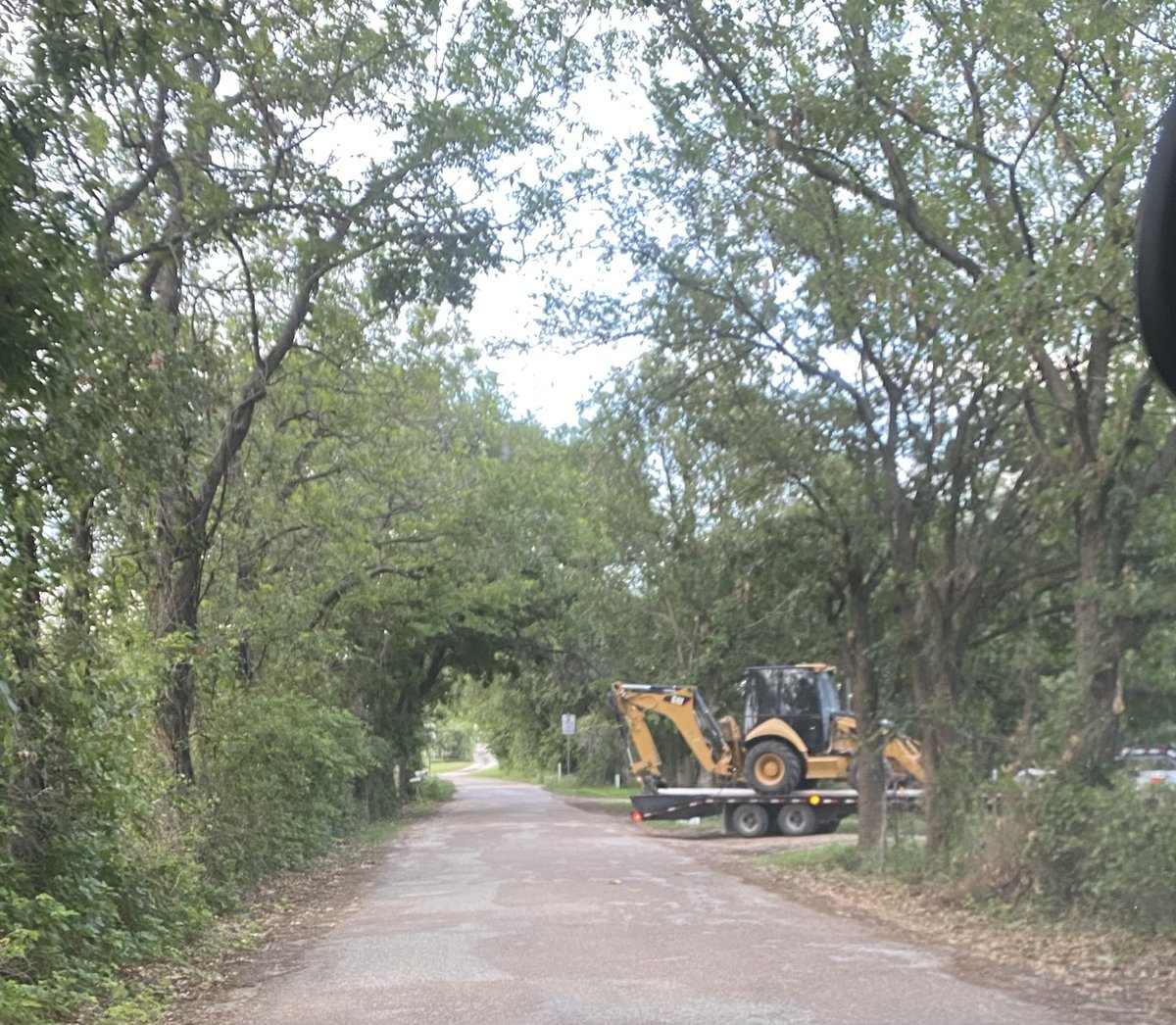 libertyladyusa's tweet photo. Looks like some big work tomorrow. Gettin’ the job done!
#ranchlife #heavyequipment
#ErathCounty 💛🖤 https://t.co/zwpMAqxdCN