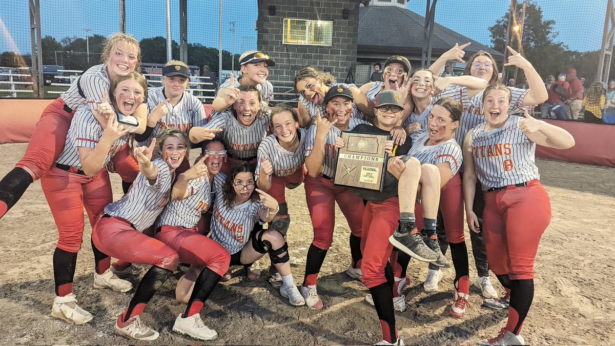 🚨REGIONAL CHAMPIONS🚨

Columbus tops Frontenac 2-1 on a walk-off single from Graci Major in the 8th.

The Titans are headed to state.
