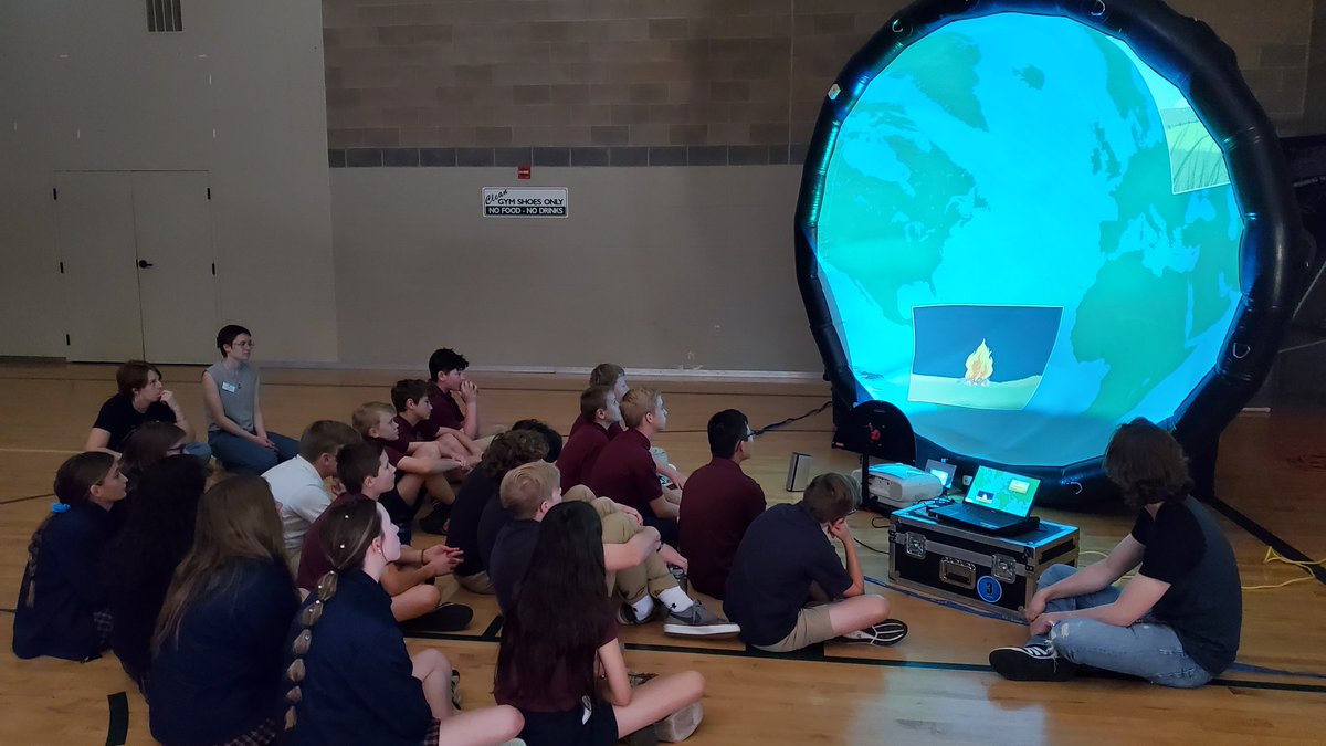 stignatiusid's tweet photo. We love science!! BSU’s AstroTAC program came out to visit with their mobile planetarium. The 6th graders got to learn about light pollution and how it affects bird migration. https://t.co/skCwaS6Pkl