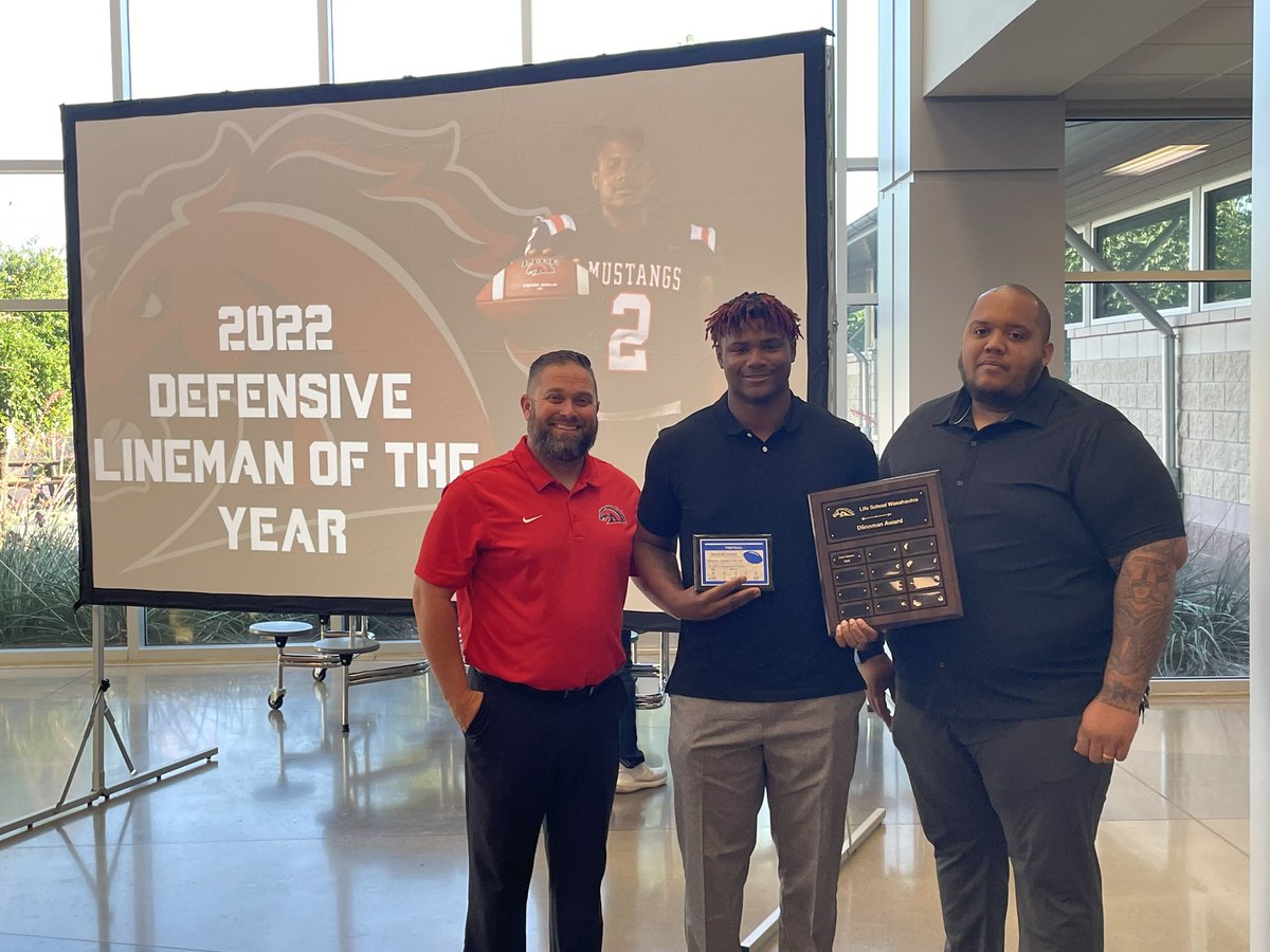 CoachRiepe's tweet photo. Football banquet tonight, got to honor some great athletes for @LHSWMustangFB! Linebacker if the Year - Ashton Hill; Michael Waren - Defensive Back of the Year; Zech Hanson - Defensive Lineman of Year. Congratulations to all the award winners! https://t.co/ICyigytsEx