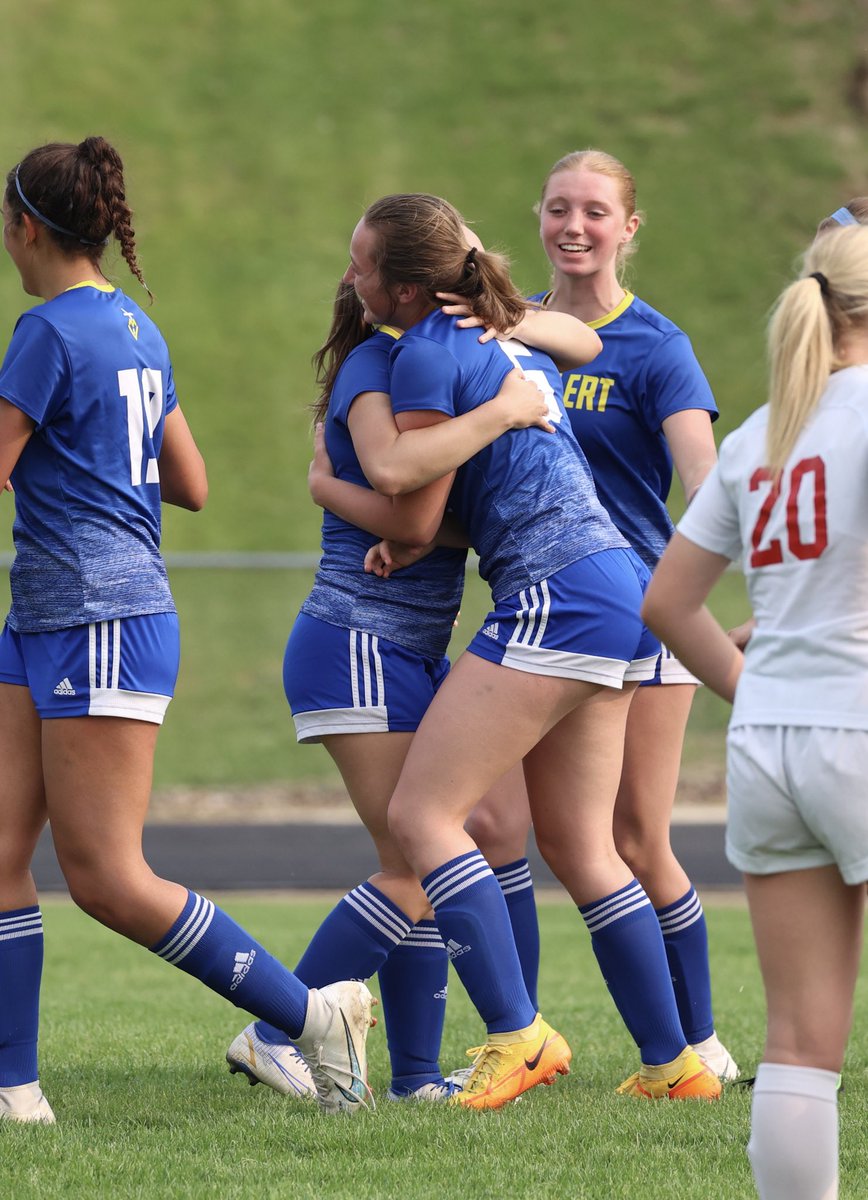 FIRST PLAYOFF WIN FOR THE GOLDEN EAGLES!!! 2-1 win vs Beckman. Goals by Clara and Myla, assisted by Brielle/Claire duo and Tatum!! So beyond proud of these girls. Next up Marquette on Tuesday.