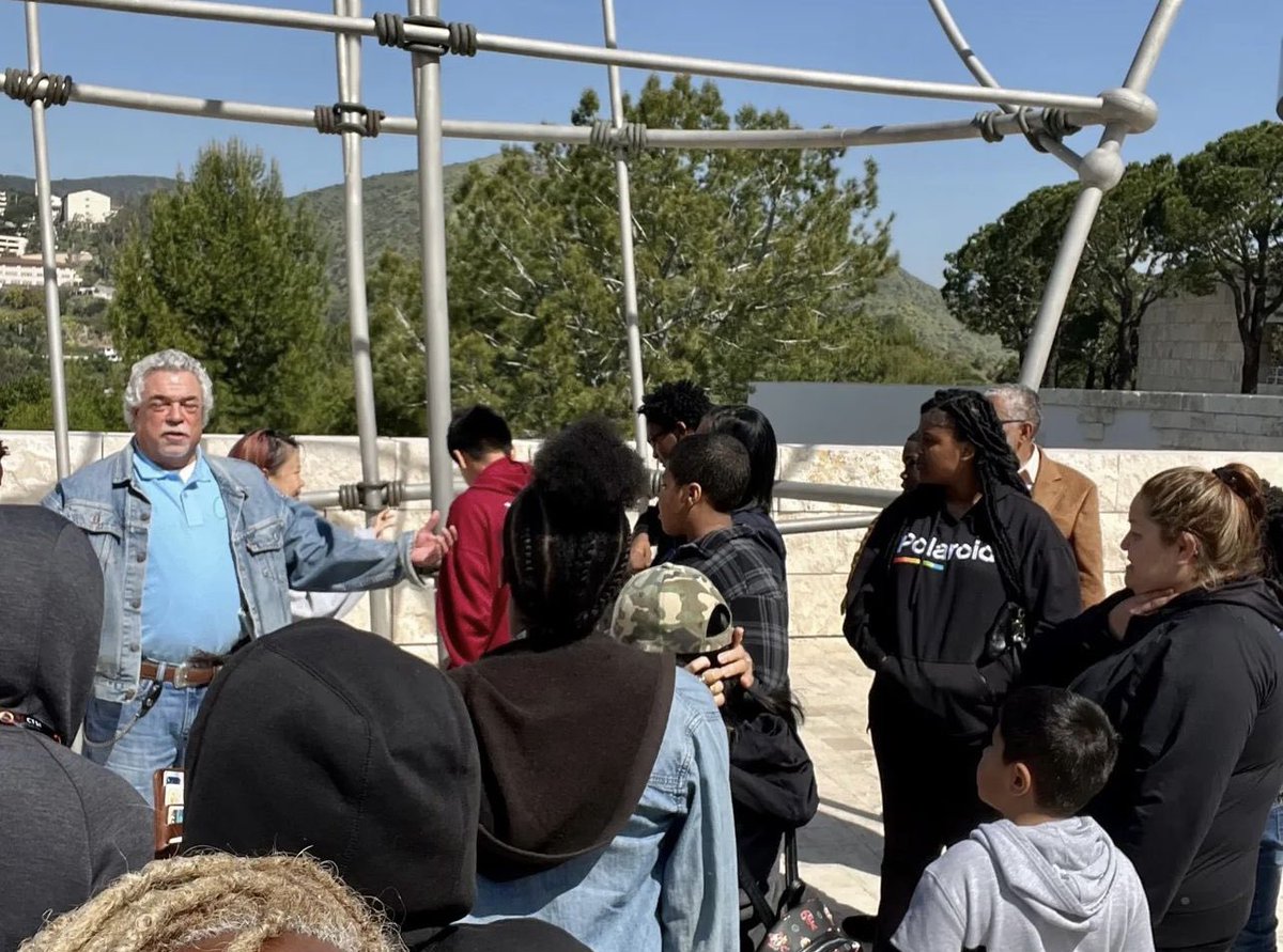 CommunityBuildi's tweet image. Community Build’s GRYD program joined the Empowerment Congress on a trip to the Getty Museum! We thank the Empowerment Congress and the @GettyMuseum for making this day so special ✊🏽💚✨

#gettycenter
