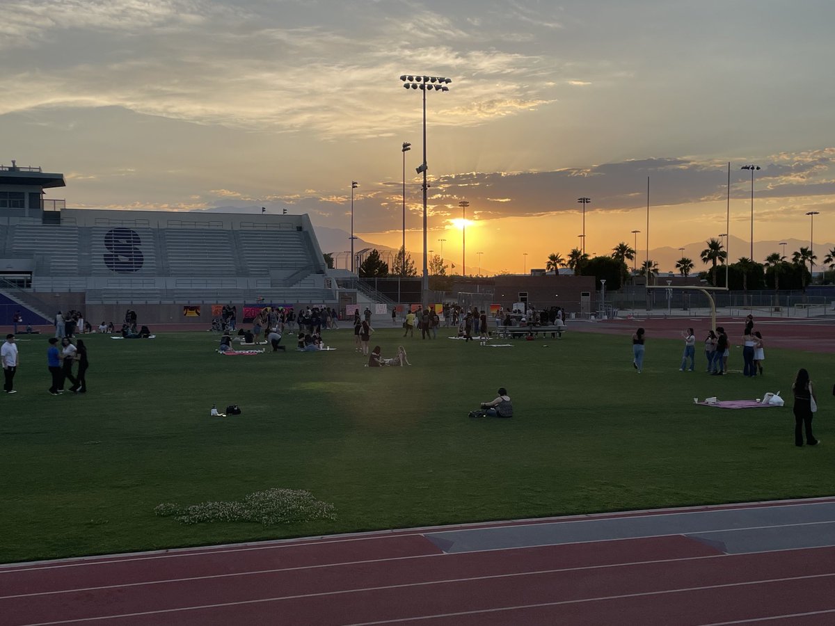 Senior sunset for our incredible Class of 2023!! Such a great and amazing group of Knights!! We are grateful for what you have done for Shadow Hills HS - we wish you the best of luck - Remember that once a Knight, always a Knight! 
#KnightsDunnRight