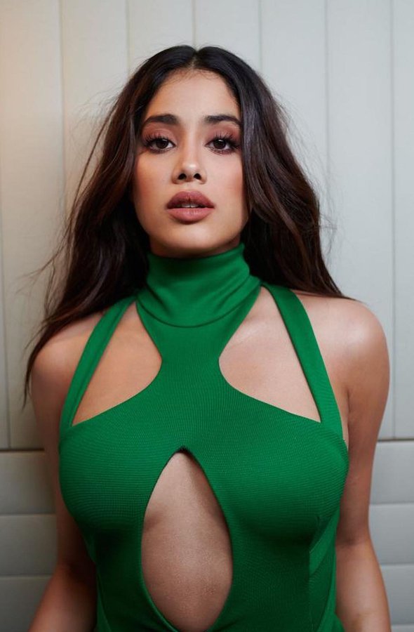 FwYG8jVaIAAeRlh?format=jpg&name=900x900