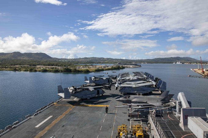 Time for a little R&R. ⚓ 📷 📷#NavyPresence   The amphibious assault ship
@USSMakinIsland

(LHD 8) enters port in Guam, May 14, 2023, while in the
@US7thFleet
area of operations.  📷 Mass Communication Specialist 3rd Class Joshua Martinez 📸