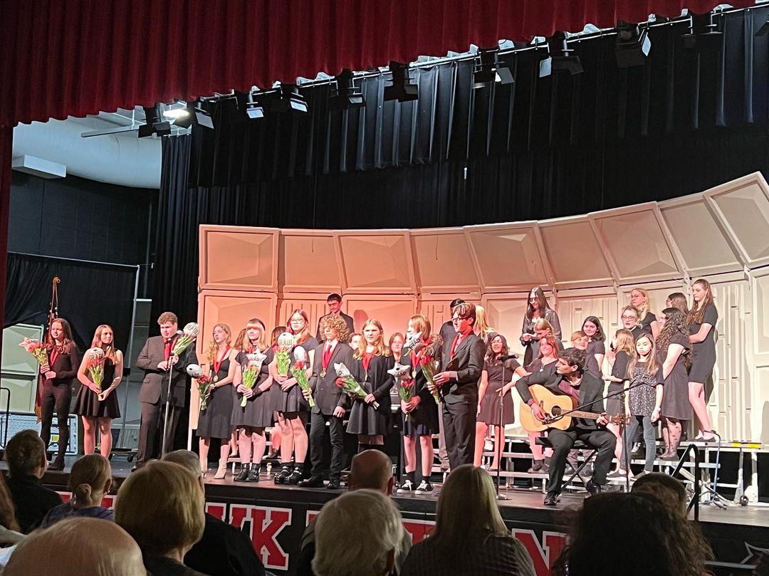 MrHiattMusic's tweet photo. Just another amazing performance in the books for the @JerlingJayhawks Choir. We're going to miss these 8th graders. Thank you to everyone involved #osd135 https://t.co/udqj8HwjYL