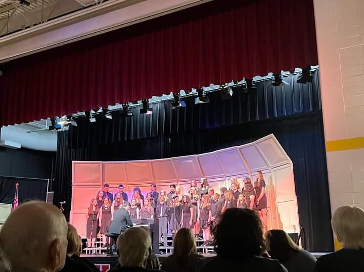 MrHiattMusic's tweet photo. Just another amazing performance in the books for the @JerlingJayhawks Choir. We're going to miss these 8th graders. Thank you to everyone involved #osd135 https://t.co/udqj8HwjYL
