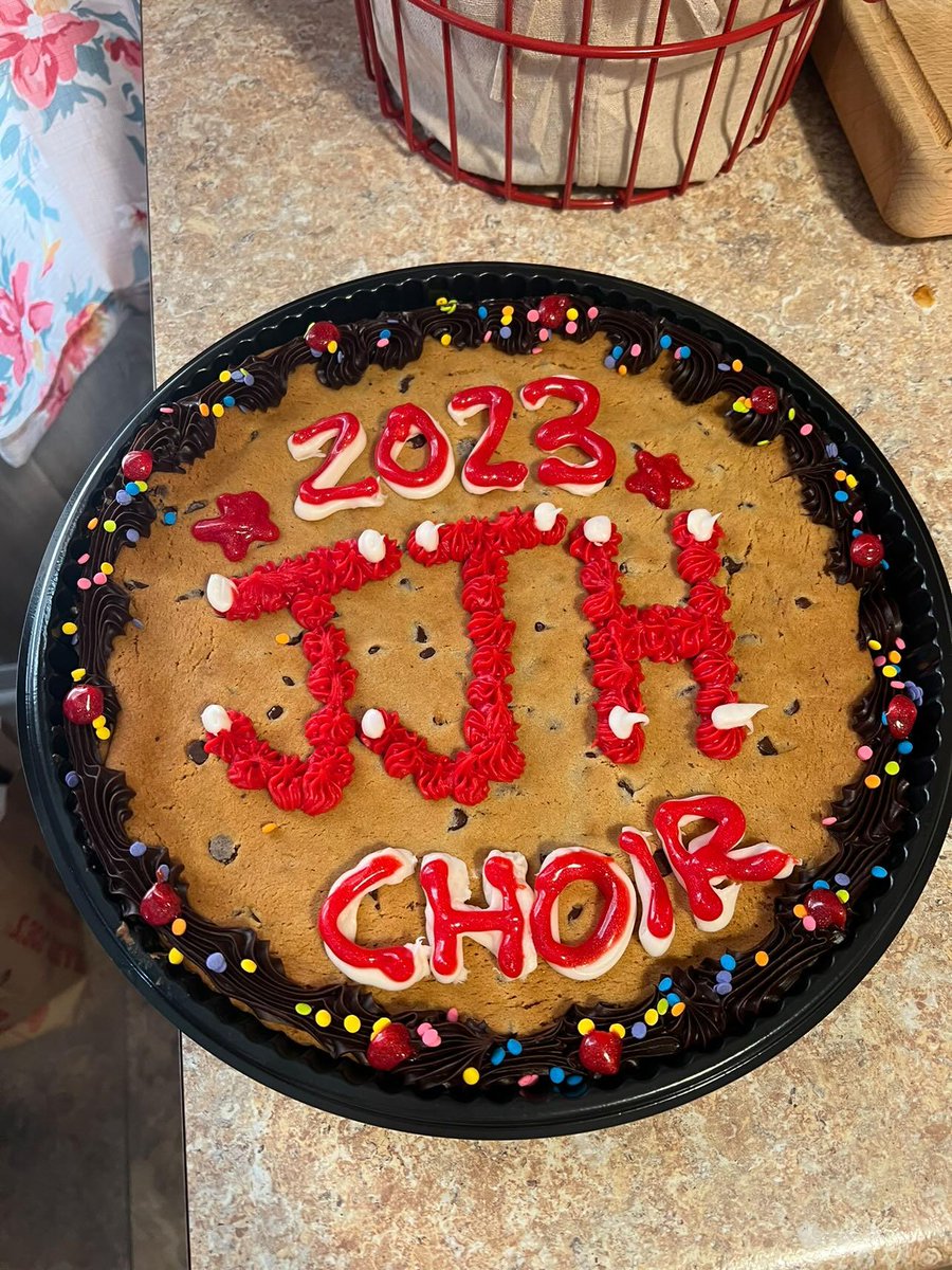 MrHiattMusic's tweet photo. Just another amazing performance in the books for the @JerlingJayhawks Choir. We're going to miss these 8th graders. Thank you to everyone involved #osd135 https://t.co/udqj8HwjYL