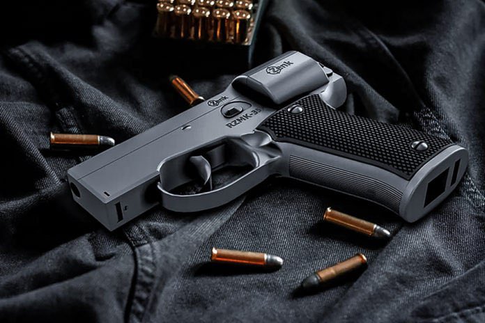 Love152861's tweet photo. It’s a double-action bullpup revolver predictably chambered in .357 Magnum with a barrel length of 4.75 inches, but an overall length of just 6.85 inches, which sounds good.
#hoguegrips #singleaction #buck shot #langdontactical #ltt #gunlife #gunphotography #edc #gunfreaks #2a https://t.co/jEq19Ik8hn