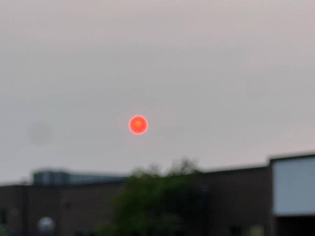 the future is coming. the future is here. the future is now. now is the future. the sun is glowing. stop and look at the sun. but don’t look for too long or too hard.
.
.
.
#wholesome #creativityclubhouse #wholesomezine #sunset #glow #firesunset #poetry … instagr.am/p/CsXgiuxrr8_/