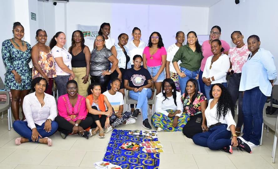Conpa_paz's tweet photo. En esta ocasión el #CONPA realizó el encuentro “Mujeres de Urabá, territorio de Paz”, que propició que mujeres de distintas organizaciones afrocolombianas de la región, reflexionen sobre mecanismos de atención a las violencias basadas en género. La #PazTotal es con nosotras. 🙌🏾✨ https://t.co/x1R7RM3tEF