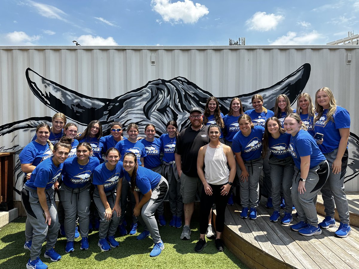 HofstraSoftball's tweet photo. -Had some awesome barbecue at Clark’s Crew BBQ 🍖 
-Checked out the @USASoftball Hall of Fame Complex 🥎 
-Dinner and a movie 🍿 

Not a bad first night in Oklahoma!

#PrideOfLI https://t.co/aGT61lrde1