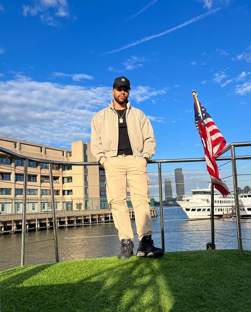 J_Everyday's tweet photo. Perspective is key!  #jus20s #bettadon #nyc #bronx #usa #americanmade https://t.co/zoPdmsWlOa