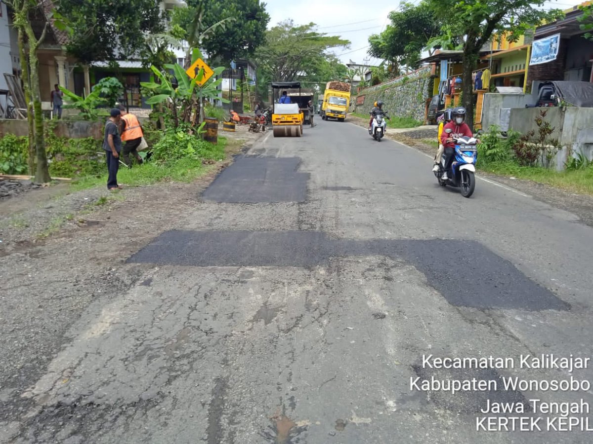 DPU BMCK-Jateng #JalanCantik (@dpubmckjateng) on Twitter photo <a href="/andikairf/">Bull Fighter</a> <a href="/ganjarpranowo/">Ganjar Pranowo</a> Tmn2 <a href="/binamargawsb/">bpj wilayah wonosobo #JalanCantik #HUTJateng80</a> sedang mengerjakan penambalan2 di kalikajar -sapuran, menuju Kepil. <a href="/andikairf/">Bull Fighter</a> <a href="/ganjarpranowo/">Ganjar Pranowo</a> Tmn2 <a href="/binamargawsb/">bpj wilayah wonosobo #JalanCantik #HUTJateng80</a> sedang mengerjakan penambalan2 di kalikajar -sapuran, menuju Kepil.