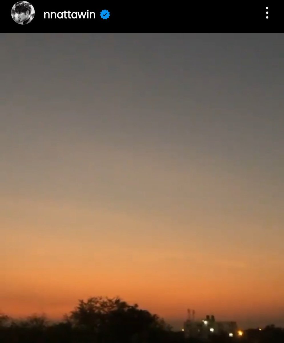 luisaolivesmon's tweet image. Drop something orange from your gallery. 🧡