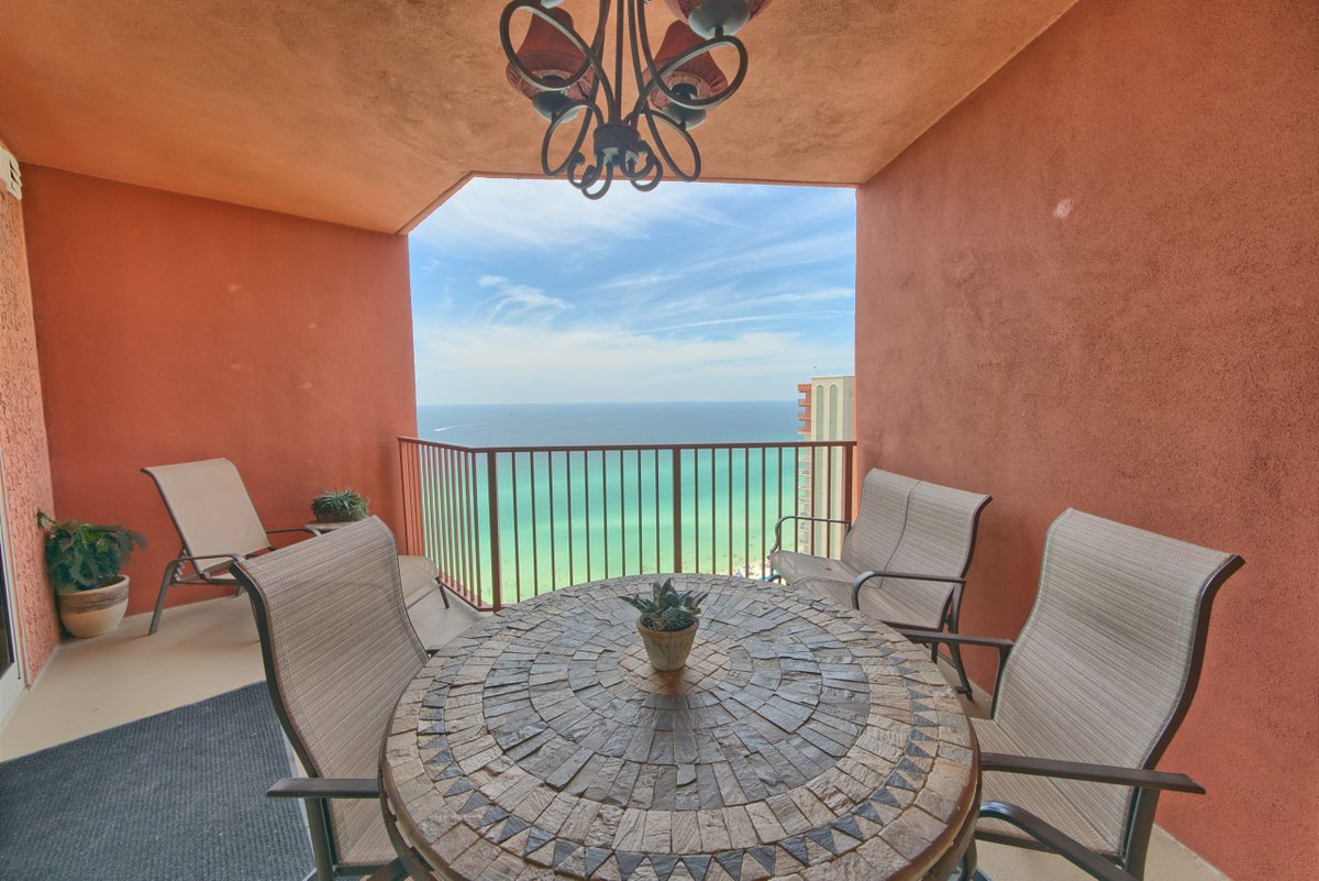 stargazerstays's tweet photo. Get ready to soak in the stunning views of Panama City's sugar sand beaches and emerald green waters from your very own 160 square foot Shores of Panama Penthouse balcony! 📷📷
Book now! https://t.co/cj4qfxozI2 https://t.co/SmusQ1ubu9