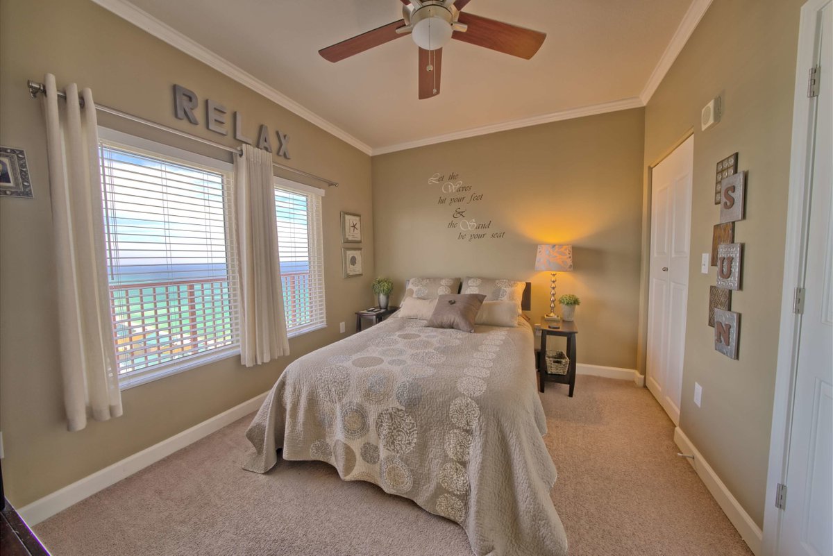 stargazerstays's tweet photo. Get ready to soak in the stunning views of Panama City's sugar sand beaches and emerald green waters from your very own 160 square foot Shores of Panama Penthouse balcony! 📷📷
Book now! https://t.co/cj4qfxozI2 https://t.co/SmusQ1ubu9