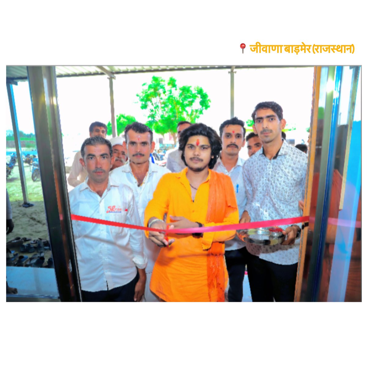 Akashbaba1008's tweet photo. जीवाणा में दुकान का मुहूर्त करते हुए -भक्तो के साथ.. 
#opening  #openingshop #Baba https://t.co/Sag1FzrmrN