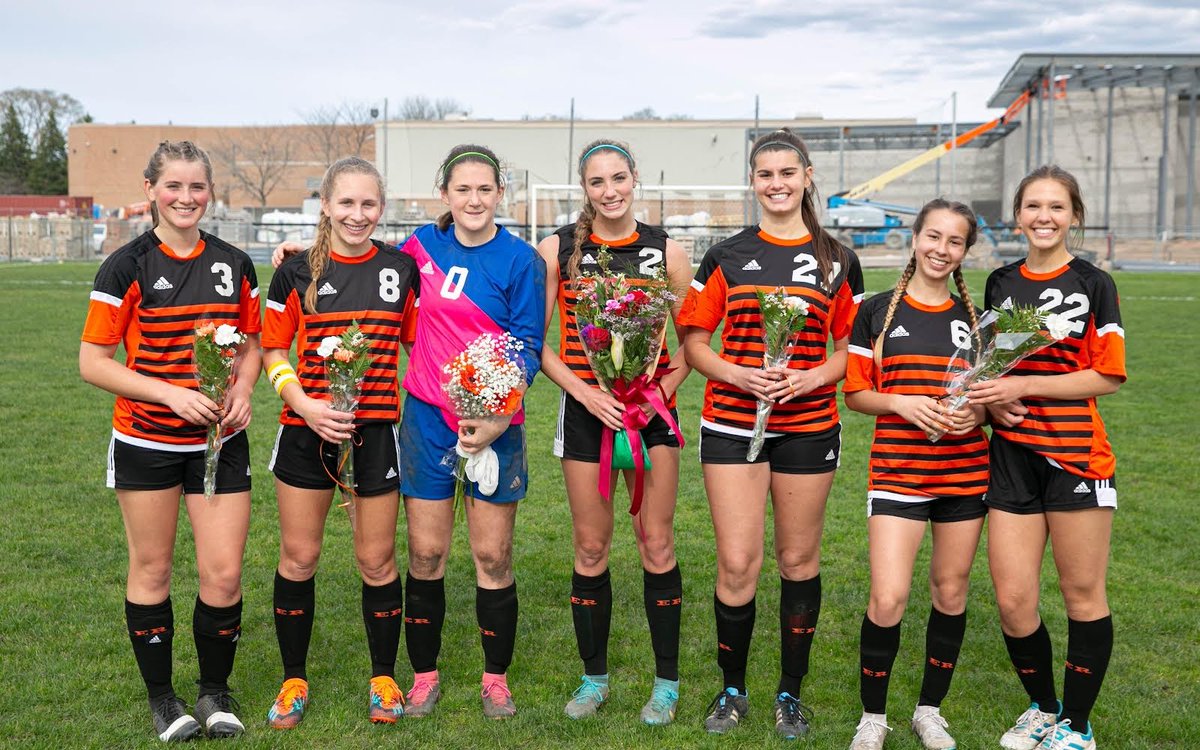 jenn_standfest's tweet photo. @MISoccerCentral Elk Rapids Seniors - L to R: Lily Morton, Morgan Standfest, Jorja Jenema, Lauren Bingham, Lea Tribouillard, Miriam Ribera, Allison Frank https://t.co/zyKyeHudFM