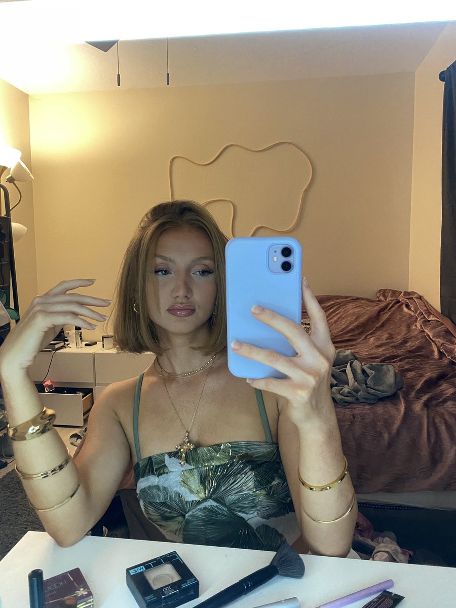 rrpoll's tweet image. 20 min to get ready = room bomb