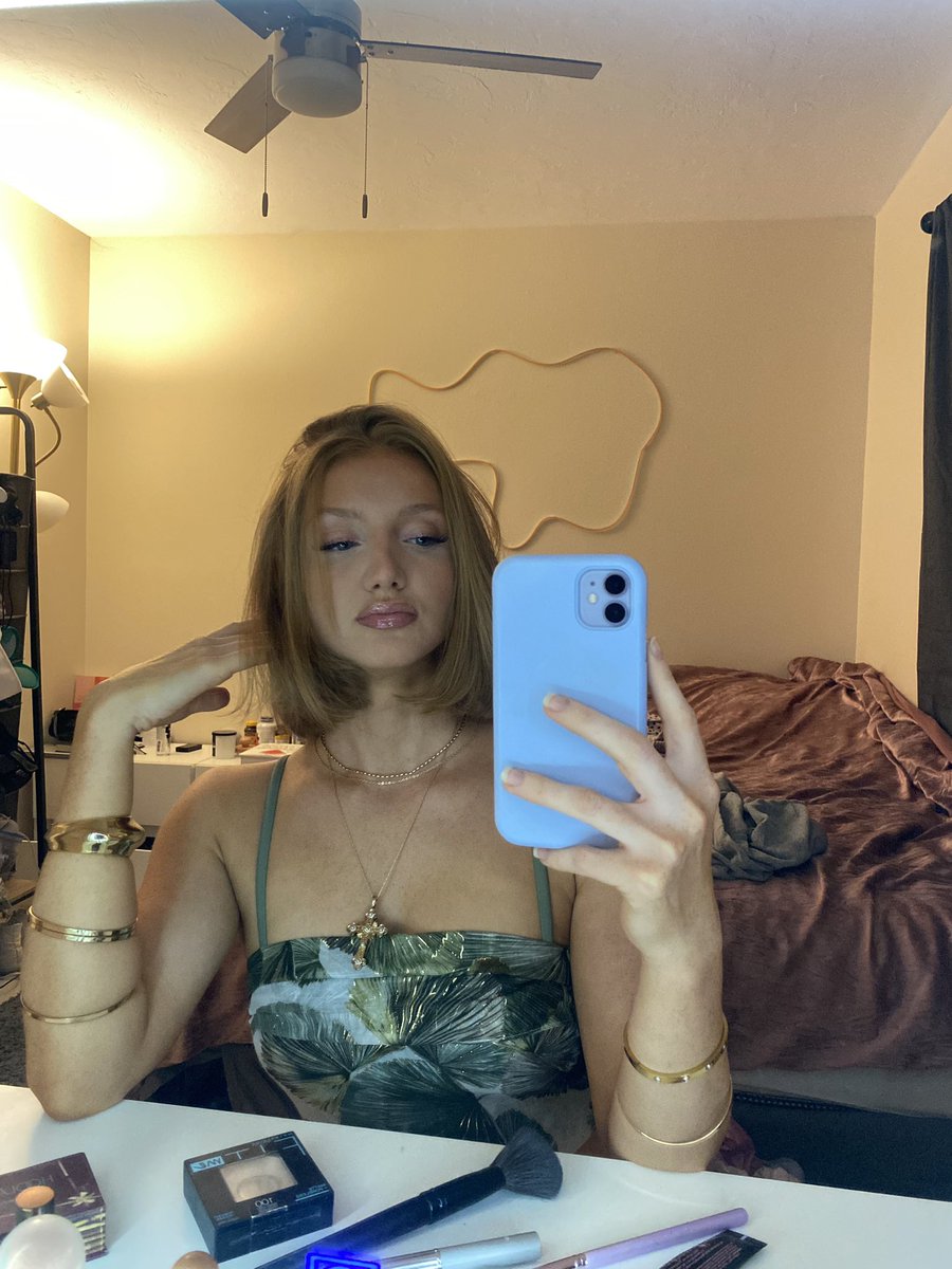 rrpoll's tweet image. 20 min to get ready = room bomb