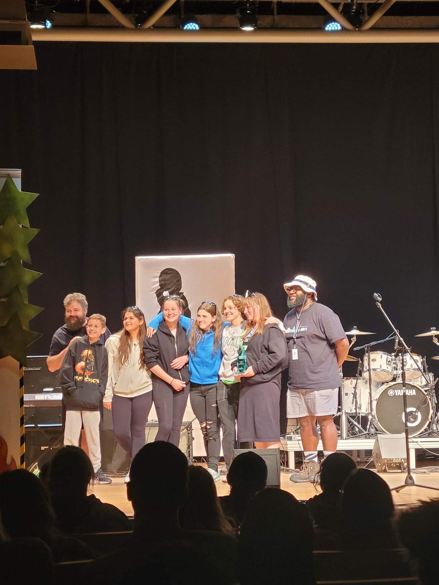 Nos élèves ont très bien représenté l’École élémentaire LaMarsh au Festival « Monde le son » du Conseil scolaire Viamonde. 
Nos élèves ont remporté le prix « Choix des techniciens » à ce festival. 
Bravo les dauphins!  Nous sommes fiers de vous!