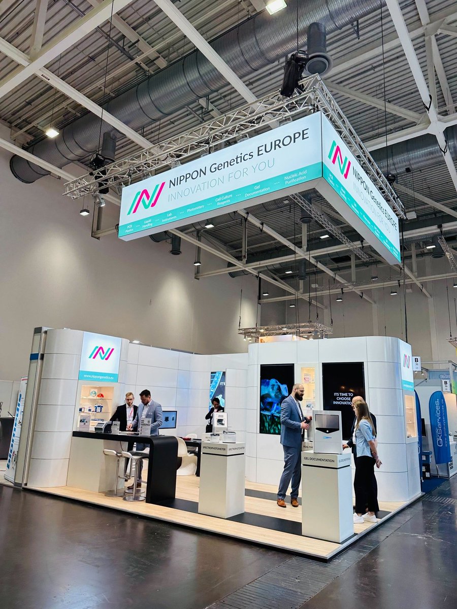 n_genetics's tweet image. ＼#Labvolution 2023🇩🇪 現地レポ⑥／
3日間のLabvolutionも終了🫶
数多くあるブースの中で、弊社のブースが一番目立って輝いていた気がします！✨😎
（決して身内贔屓ではありません😂）

白×黒のシンプルなデザインで統一された当社オリジナルブランドの装置たちがひときわ目を惹いていたからかな👀✨