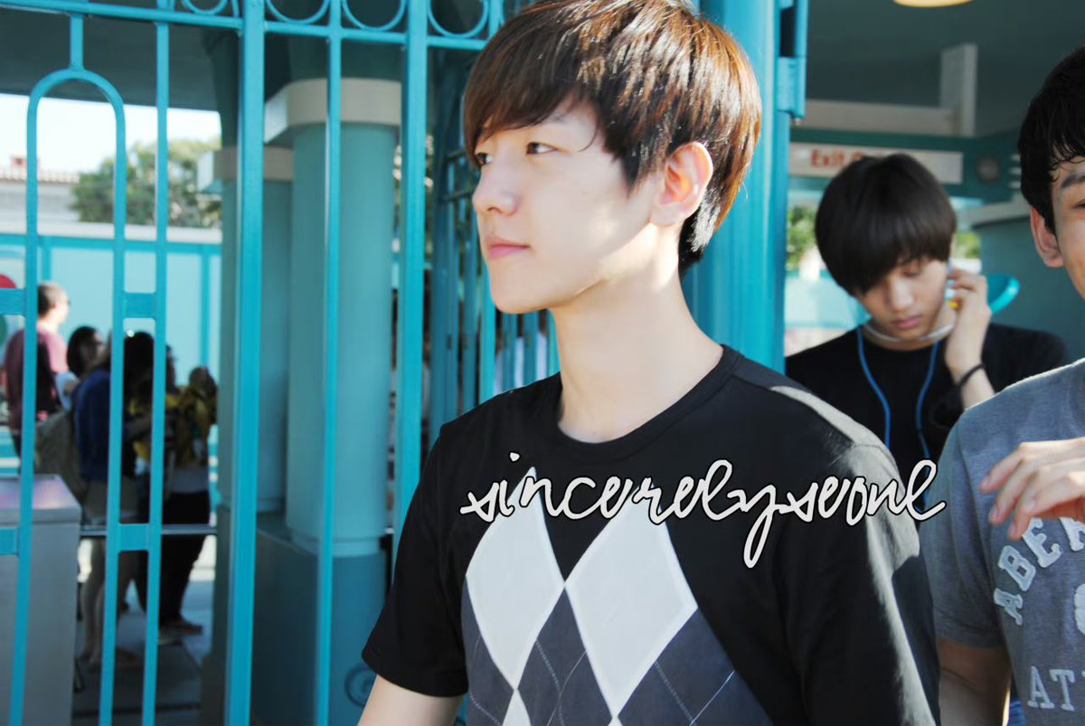 qtpiebyunbaek's tweet photo. it's the way baekhyun replied to a tweet with this picture today (230518) and it was taken a day shy from exactly 11 years ago (120519) when they went to LA disneyland 🥹🥹 https://t.co/yoRYXpcCh4