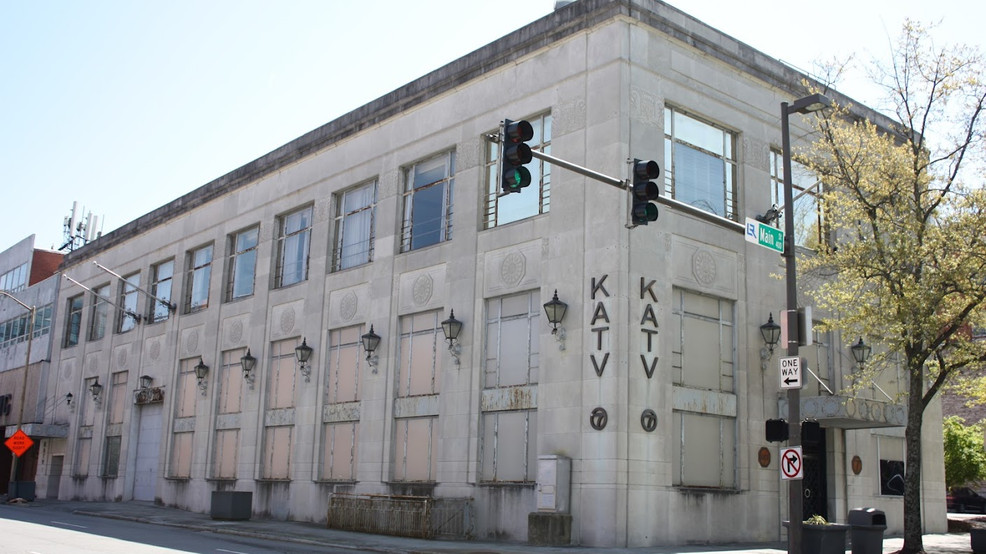 KATVNews's tweet photo. Standing for nearly a century, #KATV’s former station in downtown Little Rock was announced as “One to Continue Watching” during Preserve Arkansas’ unveiling of the “2023 Most Endangered Places” on Wednesday. https://t.co/VtwiUEveOU | #arnews https://t.co/nDx2hkpkky