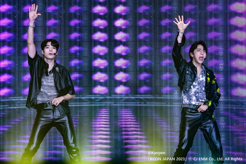 _Kanpen's tweet image. 【『KCON JAPAN 2023』レポ⑤】 
元 #Apeace の #ウォンシク と #スンヒョク の二人で結成
ボーイズユニット TMC（#ティエムシ）がコンベンションに３日間登場！

■レポ
kanpen.asia/archives/65121

#TMC #티엠씨
#WONSIK #원식
#SeungHyuk #승혁

#KCONJAPAN2023 #KCON 
#KCON2023JAPAN