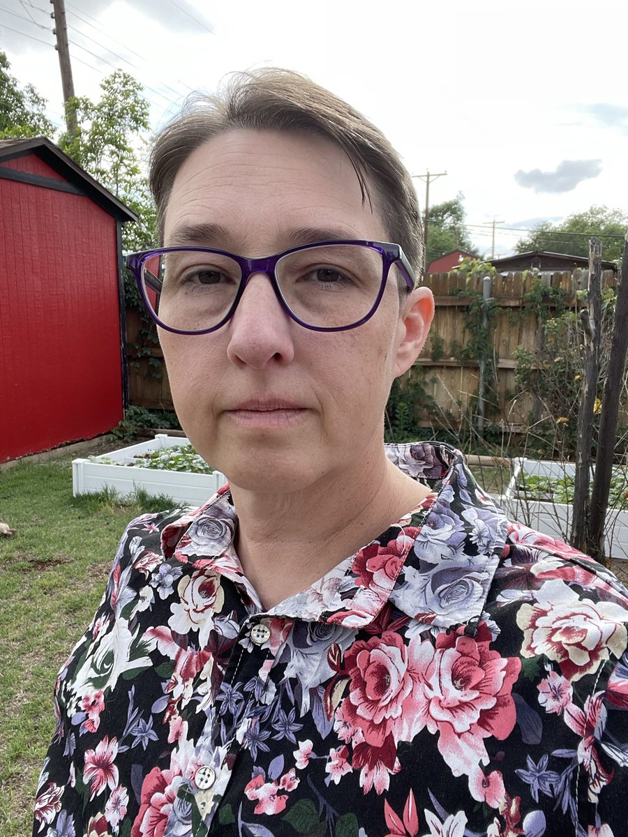 nikoahjaye's tweet photo. @mooskibg 18, I don’t have a 19. I’m 45 now. Style hasn’t changed, pronouns have. https://t.co/yyn5jySMMr