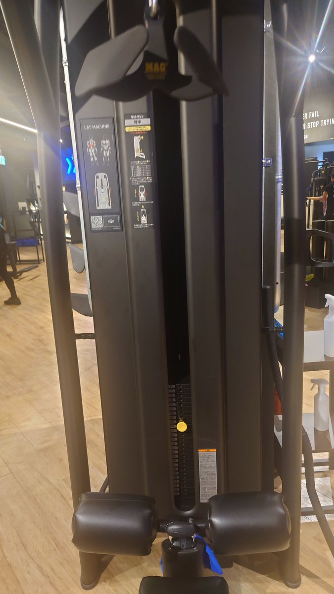 yajidayo's tweet photo. 記録用　背中　
ワイドプルダウン　片方20キロ　10レップ
フロントロー　片方20キロ 10レップ
ラットプルダウン　マグクリップナロー
45キロ　10レップ
オール６セット

#背中　#バルクスジム　#溝の口　#トレーニング https://t.co/U8zUxgfObw