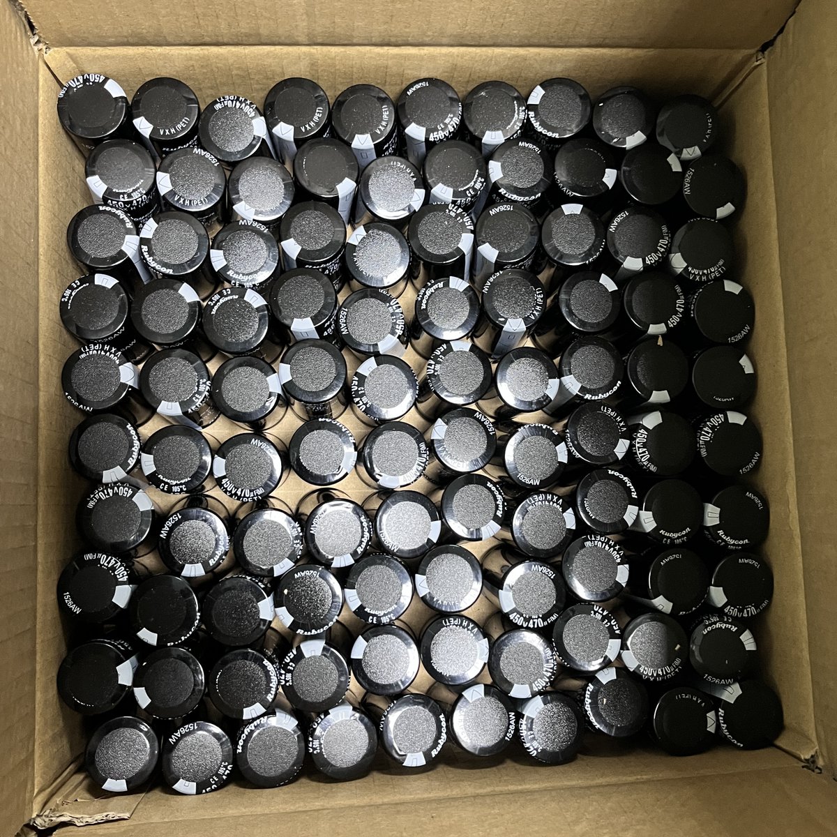Kevin_alpine's tweet photo. what a quiet Thursday morning...🥲

450VXH470MEFCSN30X50 /Rubycon
Capacitores electrolíticos de aluminio

Large stock inventory.
WhatsApp/Skype: +8617376844778
E-mail: sales06@anpicgroup.com

#ic #electroniccomponent #electroniccomponentsupplier
#Capacitores https://t.co/fO0XkX9Ubg