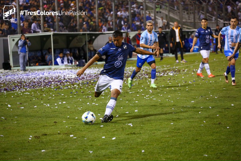 CJAOficial's tweet photo. #FederalA  ⚽
Fecha 11 - Zona D

Finaaaaaal en el Martearena 
Fue empate en 0, por la fecha 11 del Federal A. 

 #JuventudAntoniana 0 vs 0 @gytoficial 

#𝑽𝒂𝒎𝒐𝒔𝑨𝒏𝒕𝒐𝒏𝒊𝒂𝒏𝒐 💙🤍🤎
𝘛𝘳𝘦𝘴 𝘤𝘰𝘭𝘰𝘳𝘦𝘴, 𝘶𝘯𝘢 𝘱𝘢𝘴𝘪ó𝘯 https://t.co/XjPmDa0EL9