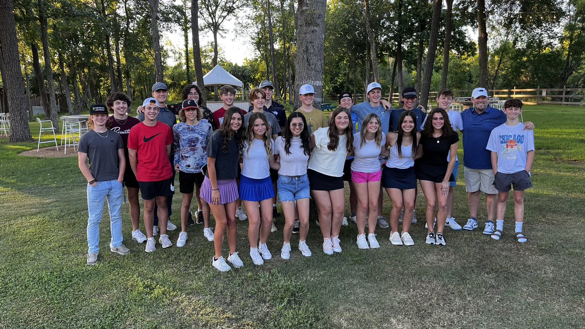 TMHSWildcatGolf's tweet photo. Fun evening as we wrapped up another season and got a chance to pass out a few awards and Letterman Jackets!!! Congratulations to everyone. #GoWildcats https://t.co/IaejEP9txD
