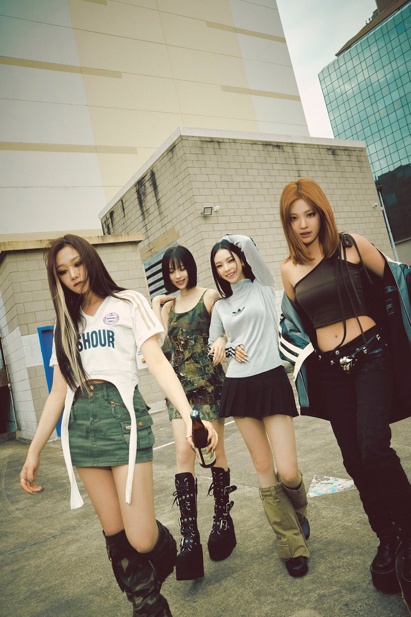 aespa_official's tweet photo. 에스파 연이은 활약 맵다! 새 미니앨범 'MY WORLD' 써클차트 2관왕!
리테일 앨범 차트 + 앨범 차트 1위! 가요계를 휩쓴 ‘Spicy’ 신드롬 ING!

aespa’s new mini-album 'MY WORLD' tops the Circle chart twice, Retail Album Chart + Album Chart!

https://t.co/zo3nyR4FIA

#aespa #æspa #에스파
#MYWORLD #aespa_MYWORLD
#Spicy #aespa_Spicy