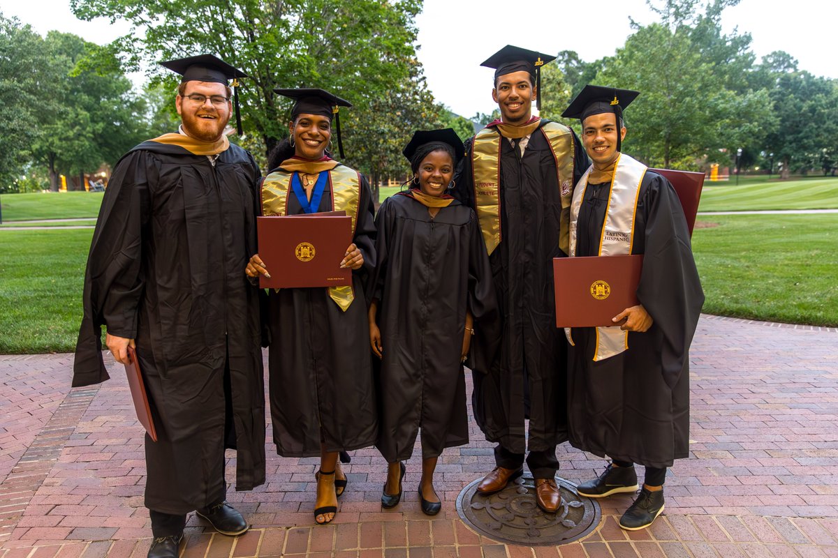 ElonPhoenix's tweet image. Congrats to our student-athletes who earned their Master's degrees tonight!

#ElonGrad #phoenixrising