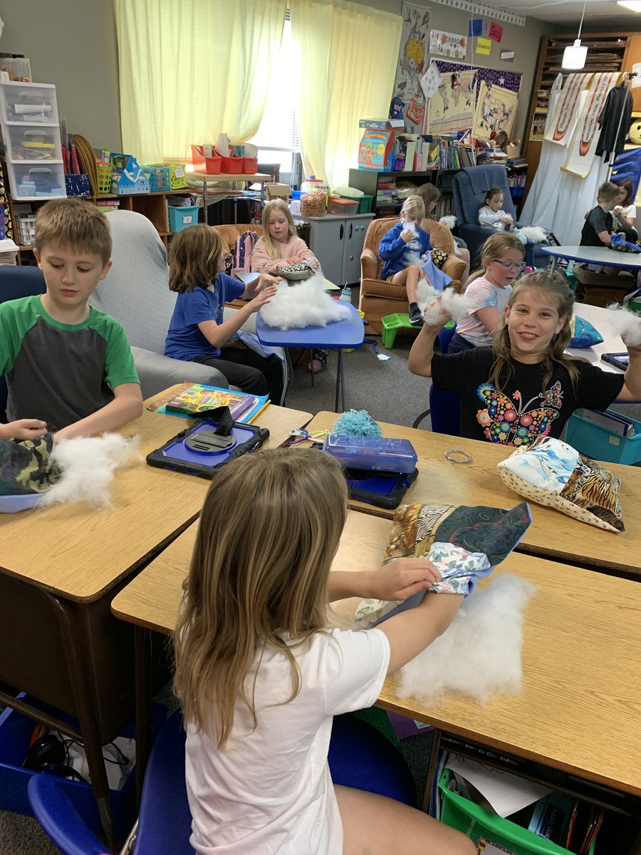 MuellerTeach's tweet photo. Making #patchworkquilt #pillows is another #favorite every year! (My mom is my hero and helps sew them!) #440proud #muellerisamazing #muelleristheruler #bpsdragons https://t.co/DCmAFK9nDN