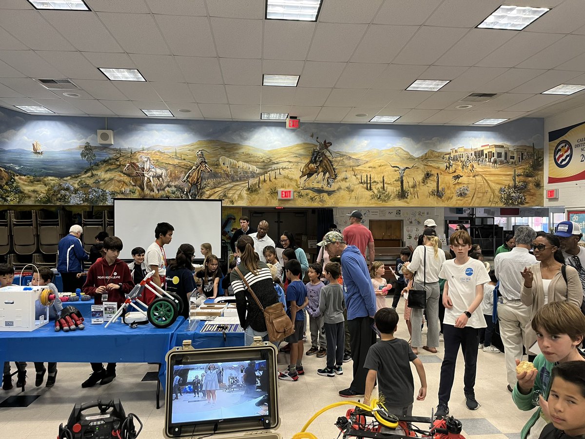 missarjasbi's tweet photo. @SS_Broncos having the best time at our annual Science Expo! Pizza making robots, student exhibits, raffle prizes and so much more! Thank you to all the volunteers, presenters, and students! https://t.co/h0wH83OI5C