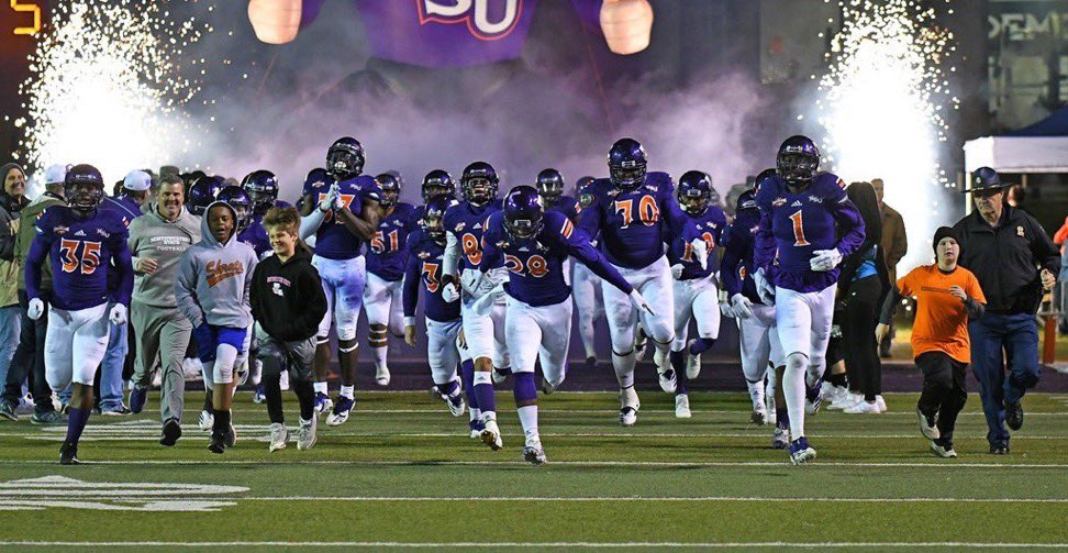 After a great conversation with @TheCoach_G I am extremely blessed to say I have received an offer to northwestern state university @NSUDemonsFB @__MikeGee @MarcusJasmin5