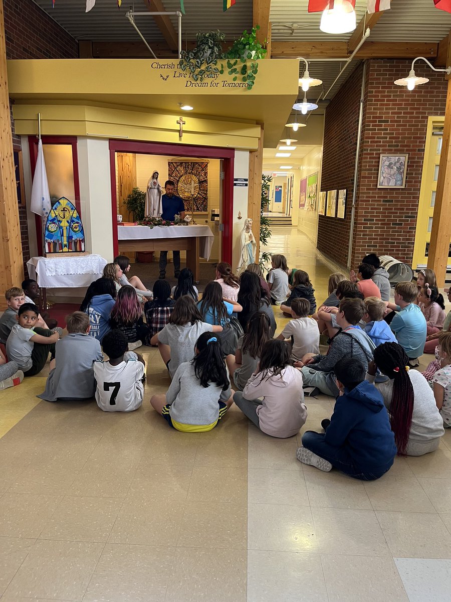 ESM is blessed to participate in Holy Spirit's Marian Pilgrimage as Our Lady journeys from school to school. We cherish these opps to deepen our faith. The students were excited to welcome Blessed Mother Mary to our school with prayers and flowers! #IBelieveinCatholicEd #hs4
