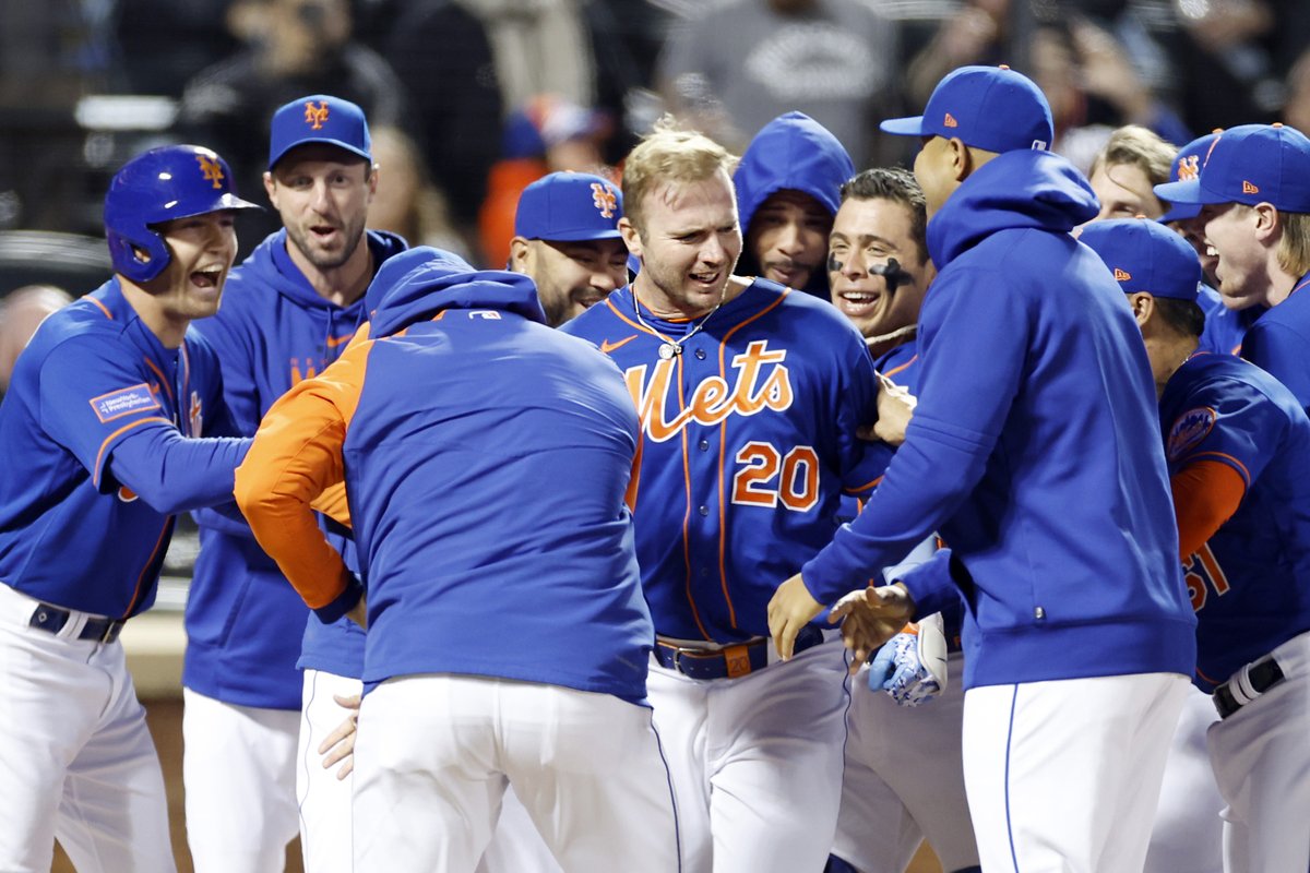 MLB's tweet photo. On Wednesdays, we hit #walkoffs. βοΈ https://t.co/JR3ttqflIt
