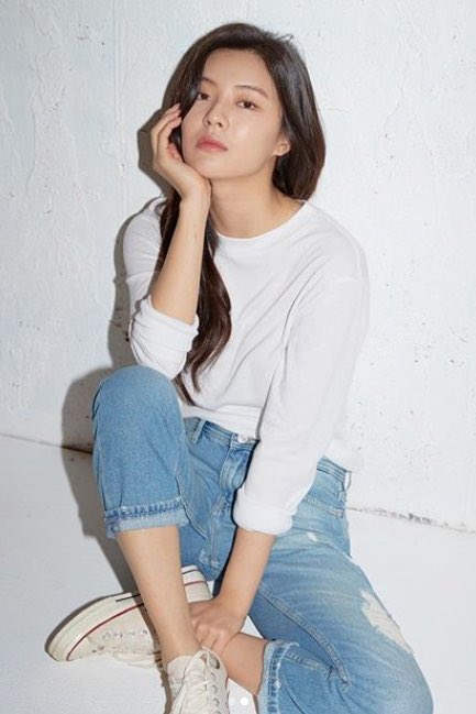 왜소하고 나약한 학교라는 작은 사회에서 먹이사슬 최하층인 장병태

약자를 위해, 자신의 행복과 사랑을 위해 폭력을 사용하는 품위 있는 '부여의 흑거미'라 불리는 싸움꾼 박지영