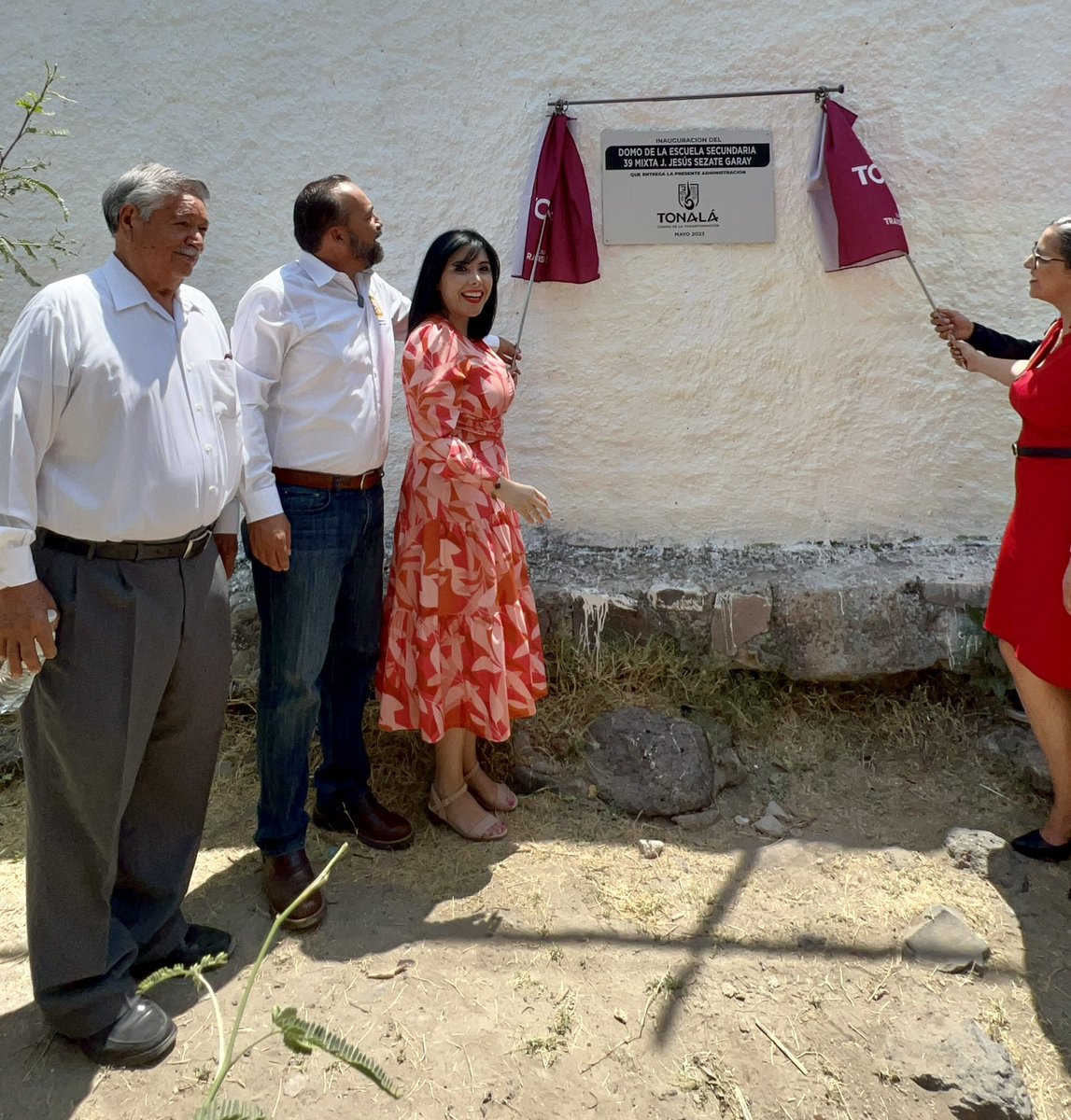 FombonaMarta's tweet photo. Hoy en la Esc. Sec. No. 39 Mixta, inauguramos el Domo que beneficiará a más de 600 alumnos y muchas generaciones.
Gracias estimado Presidente Municipal @SergioChavez_D por tu apoyo y por atender las gestiones realizadas por una servidora y las autoridades del plantel. 
#Tonalá ❤️ https://t.co/WP2vNt8Har