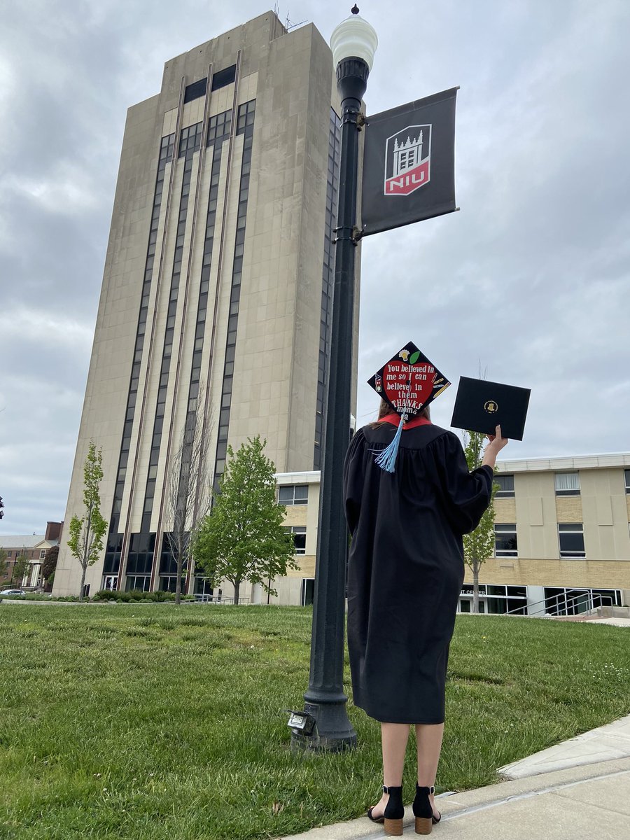 bubbleangel67's tweet photo. In case anyone wanted a life update, I am officially hotter by one degree as of Saturday 🎓🔥🍎 https://t.co/sLGiA2TCng