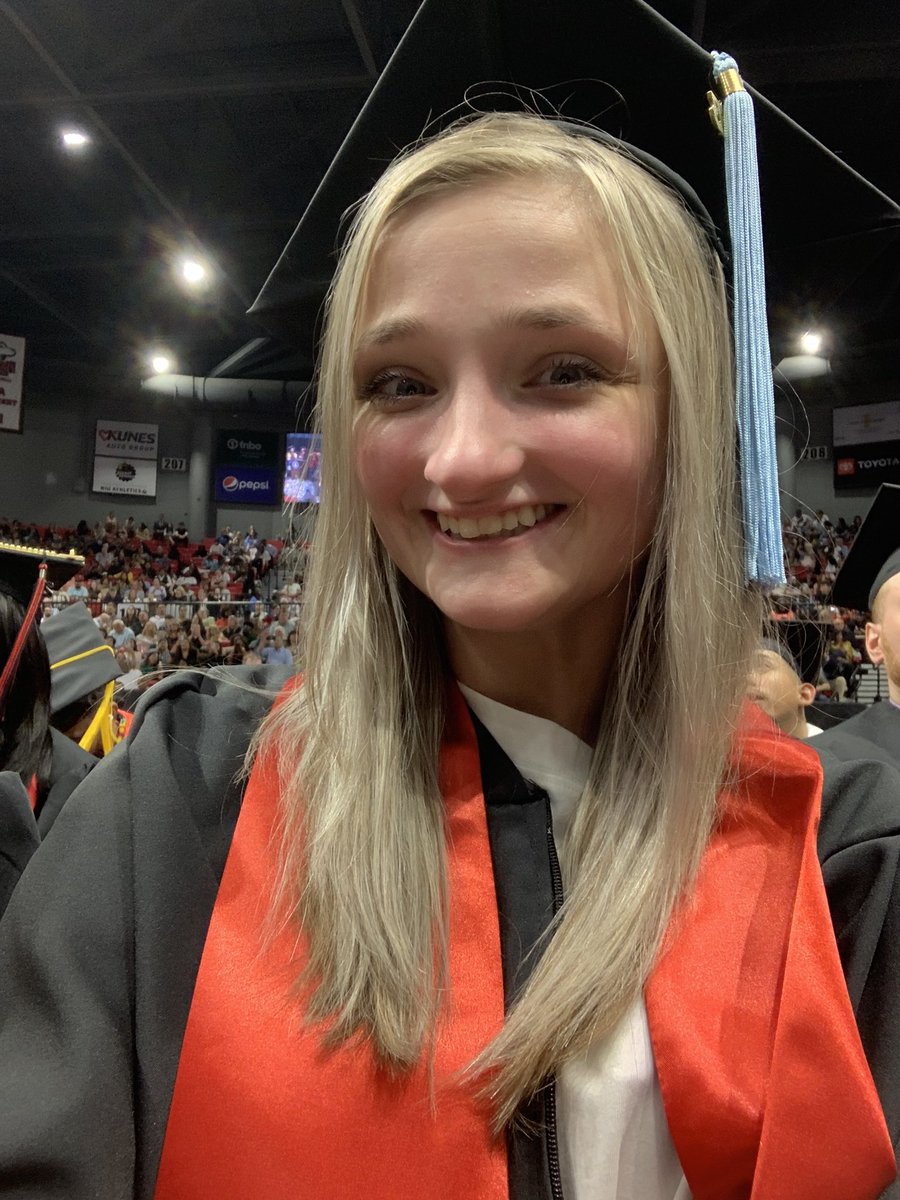 bubbleangel67's tweet photo. In case anyone wanted a life update, I am officially hotter by one degree as of Saturday 🎓🔥🍎 https://t.co/sLGiA2TCng