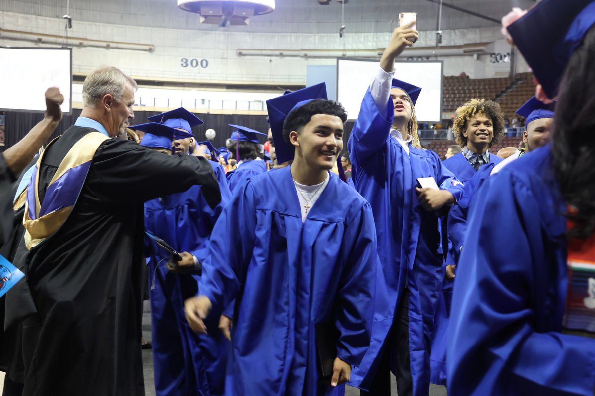 OKCPS's tweet photo. #OKCPSGraduation: Our newest alumni are fresh on the scene! Please join us in celebrating these incredible students!
Tomorrow evening, we celebrate our graduates from Star Spencer High School!
#classof2023 https://t.co/xv3Me9IOnc