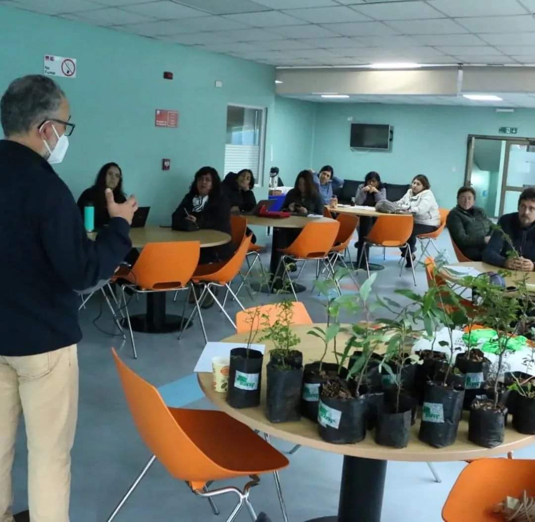 IMunicipalidad's tweet photo. 🌿👏 Felicitamos a la comunidad #islahuapi por la adjudicación del Fondo de Protección Ambiental "Ven y Cuida Isla Huapi", proyecto del cual somos organismo asociado como municipio🌱 @MMALosRios @somosfutrono1 @DiarioFutrono @elfutrono @RadioDelLago933 @venafutrono https://t.co/jyQnPT8q12